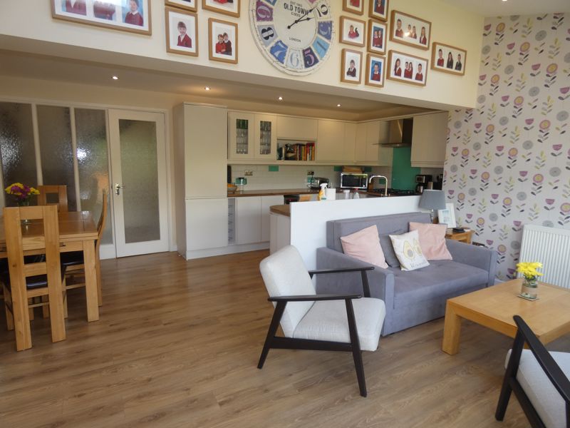 Kitchen/Diner/family room- click for photo gallery